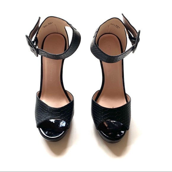 CHINESE LAUNDRY Black snake textured platform heels NWOT Size 8 - 4.5” tall shoe - Picture 3 of 4
